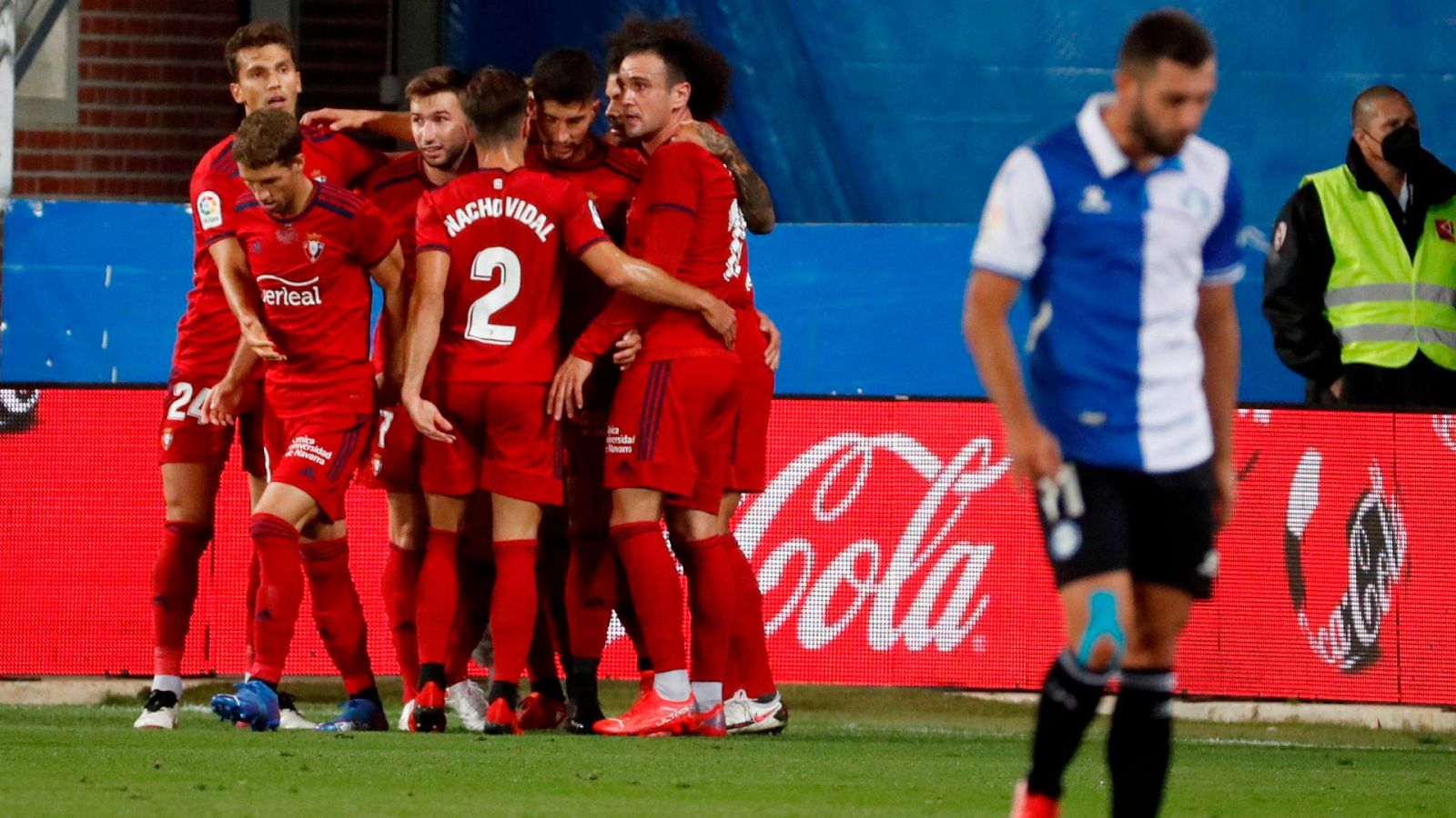 Los jugadores de Osasuna celebran el primer del equipo ante el Deportivo Alavés