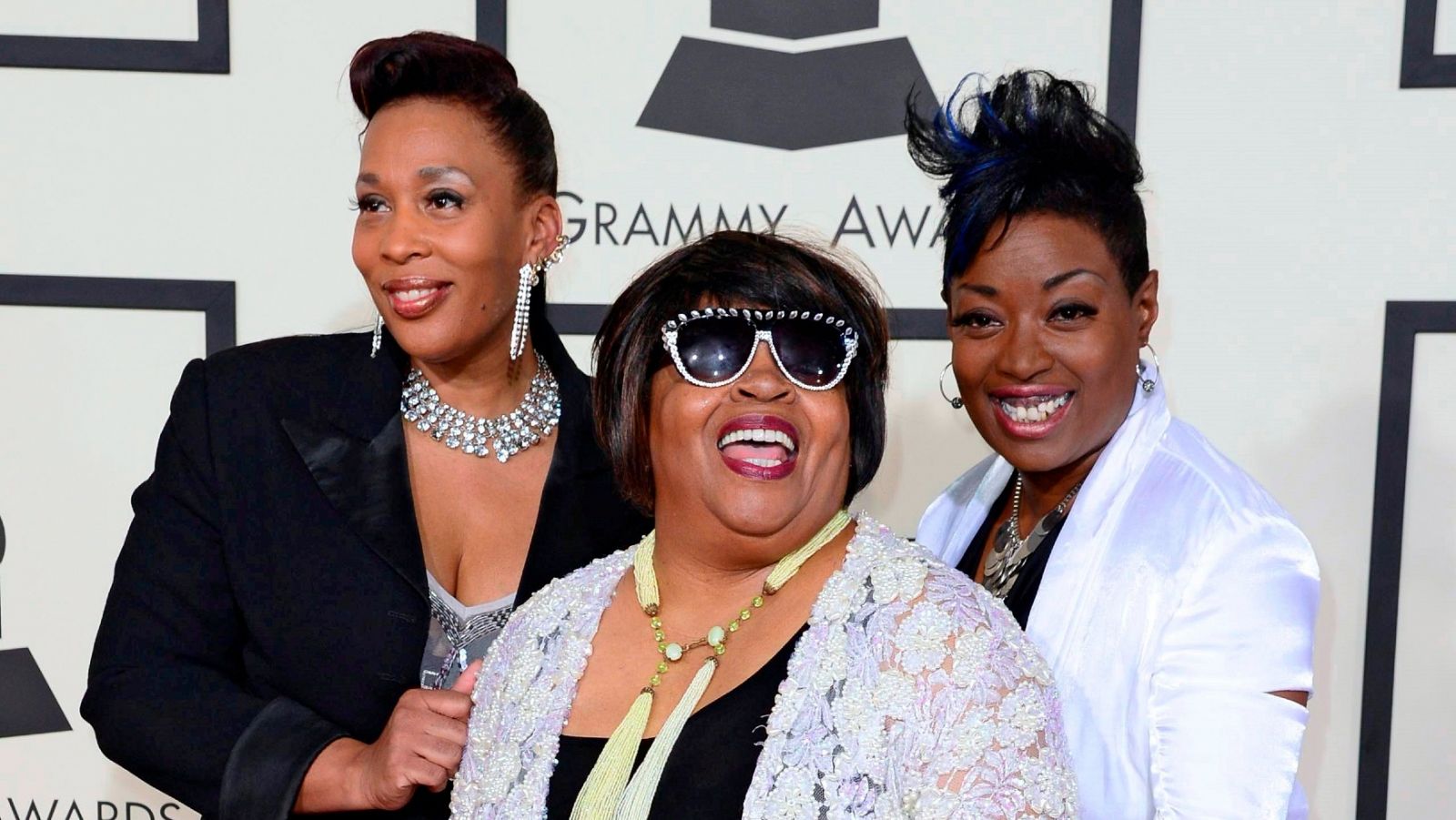 Terry Jones, Sarah Dash (centro) y Helen Burner en la ceremonia de los Grammy de 2015