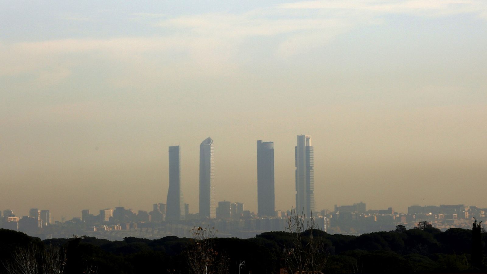 La ciudad de Madrid bajo una nube de contaminación en una imagen de archivo de 2019