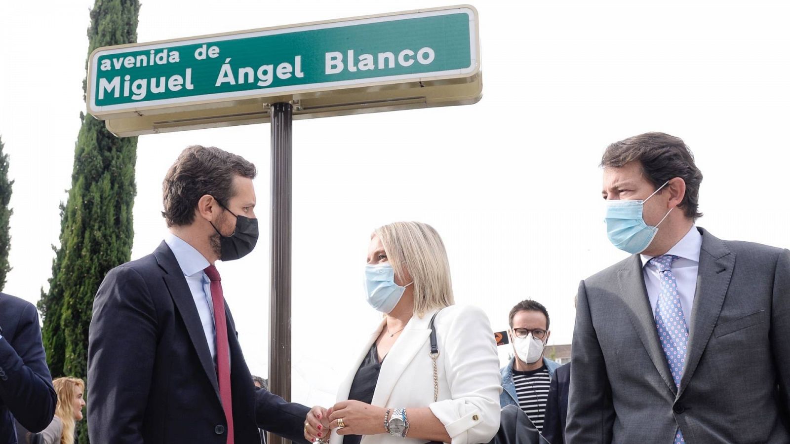 El presidente del PP, Pablo Casado, junto a la presidenta de la Fundación Miguel Ángel Blanco, María del Mar Blanco, en Valladolid