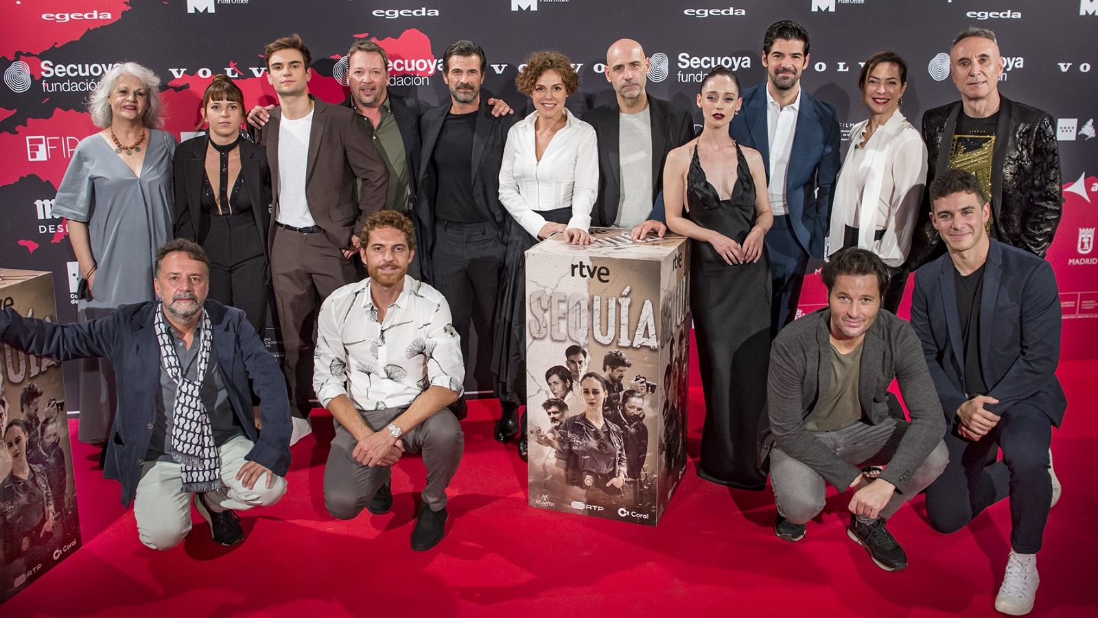 Reparto protagonista y directores de 'Sequía' en el preestreno en los Cines Callao