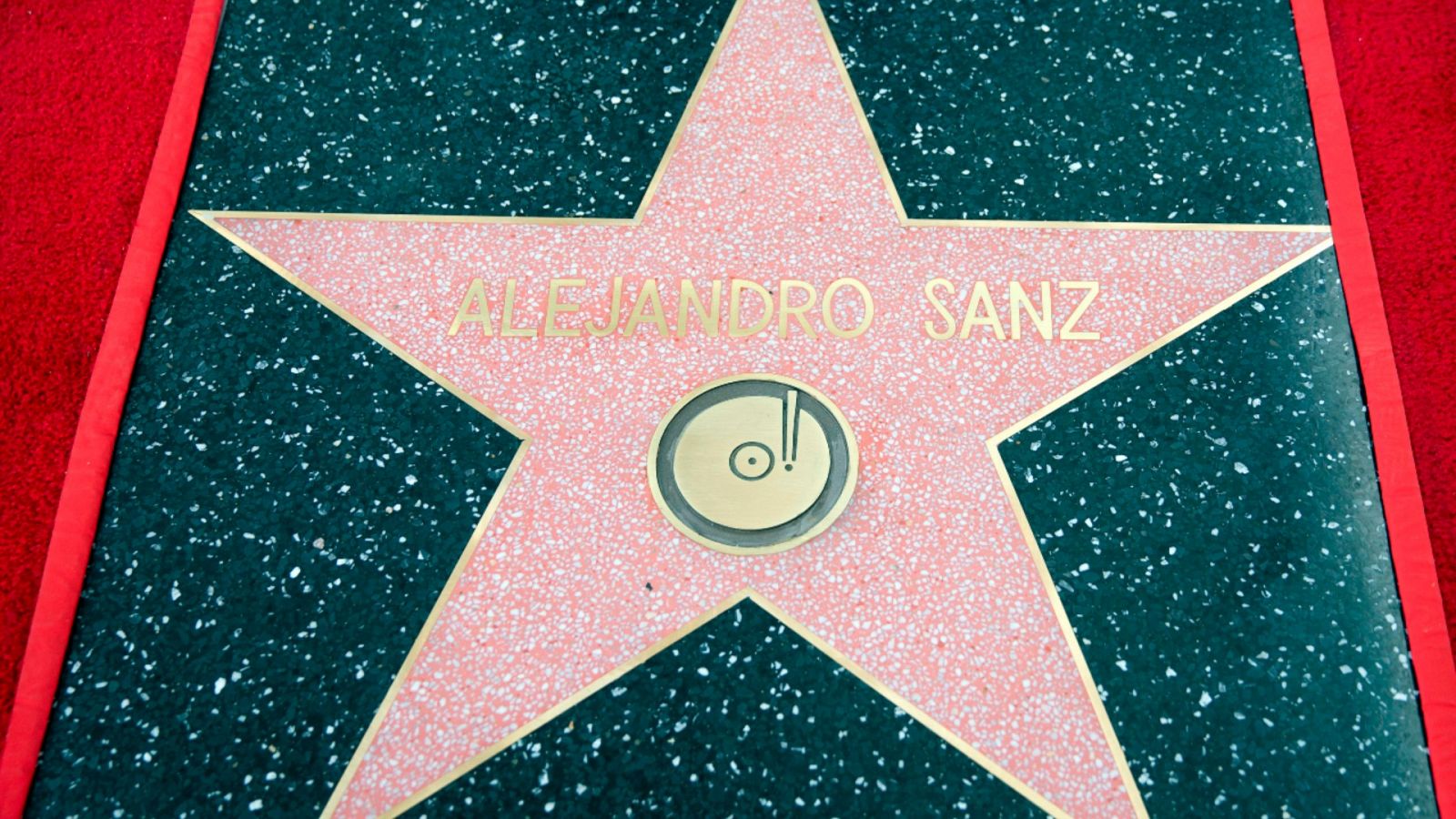 Una imagen de la estrella con el nombre del cantante español Alejandro Sanz en el Paseo de la Fama de Hollywood, en Los Ángeles (EE.UU.).