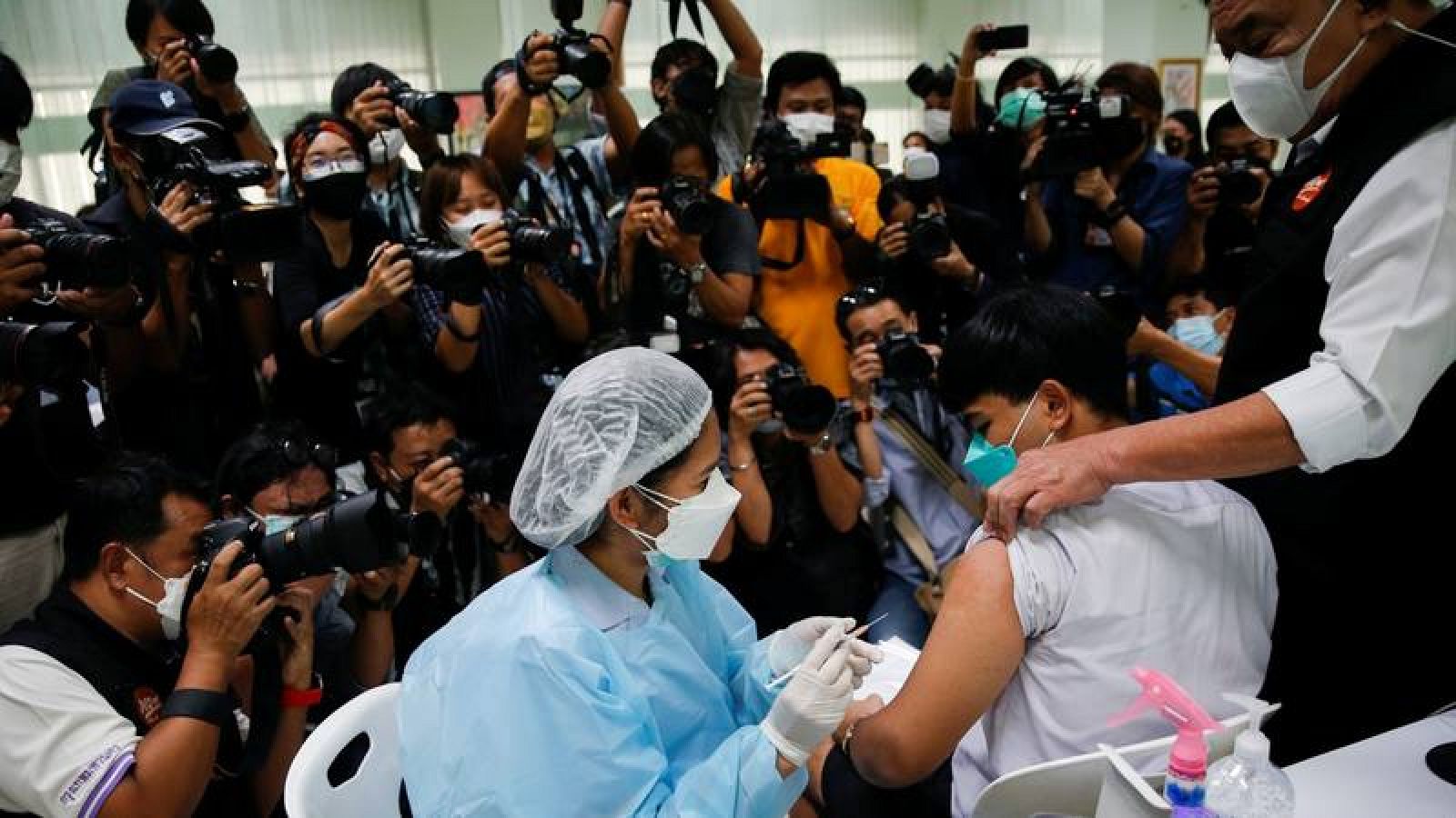 Vacunación a estudiantes de Bachillerato en Tailandia
