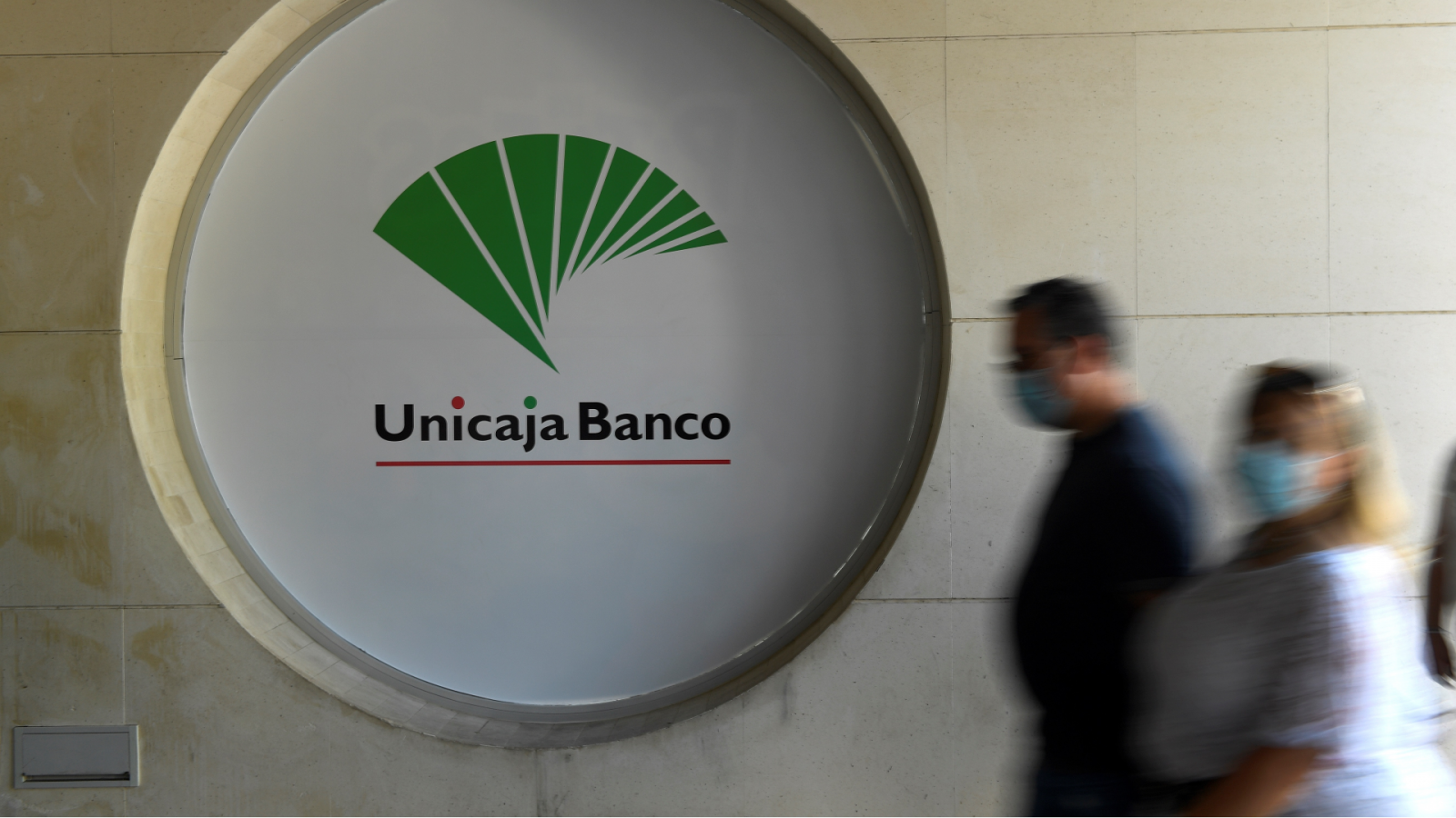 Logotipo de Unicaja Banco en el estand de la Feria de muestras en Gijón, el pasado mes de agosto.
