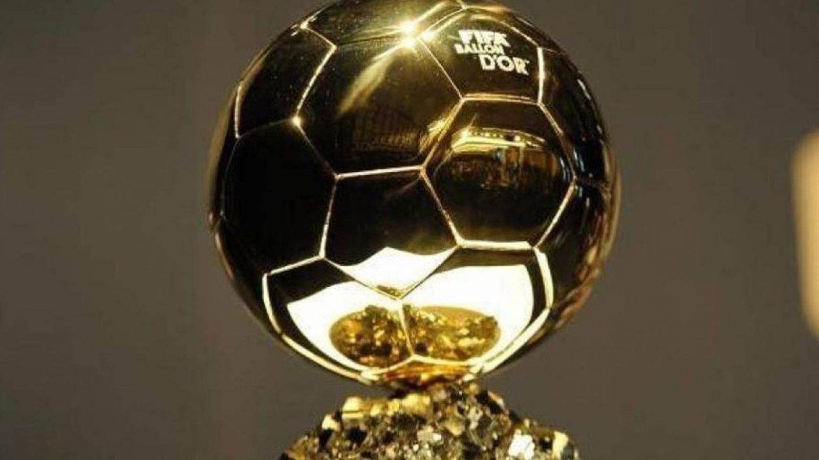 Imagen de archivo del trofeo del Balón de Oro.