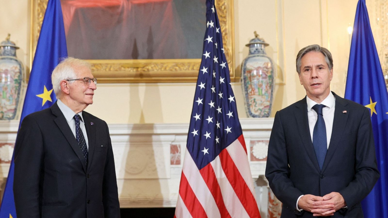 El secretario de Estado de Estados Unidos, Antony Blinken (d), junto al alto representante europeo de Política Exterior, Josep Borrell, durante un rueda de prensa en Washington  el jueves 14 de octubre de 2021.