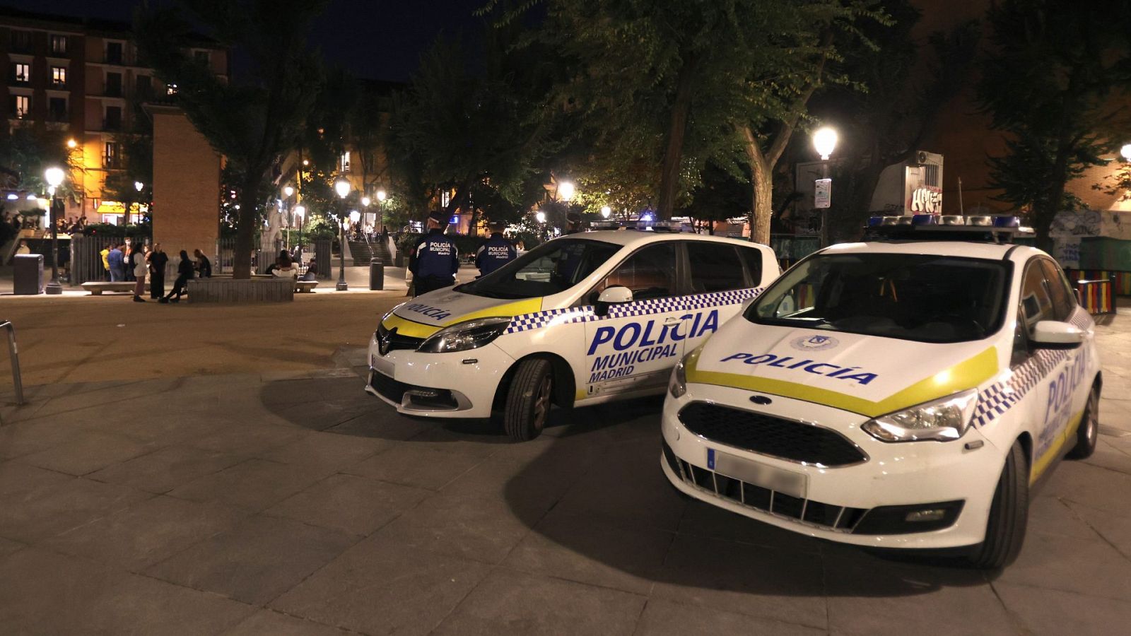 Agentes de la Policía Municipal patrullan por Madrid