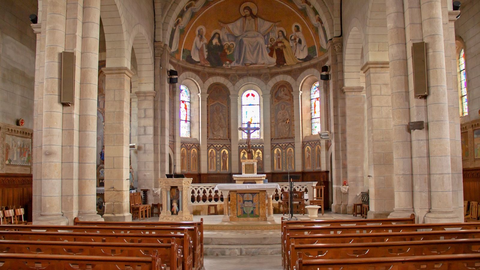 Imagen de archivo de una iglesia católica