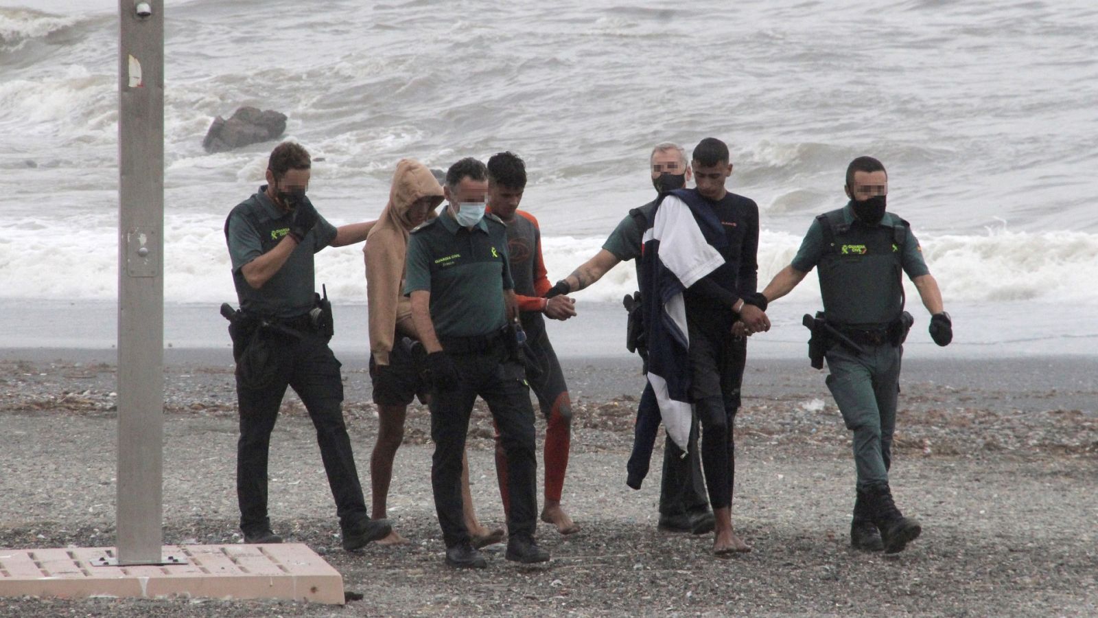 La Guardia Civil detiene a varios de los inmigrantes que habían intentado llegar a nado a Ceuta