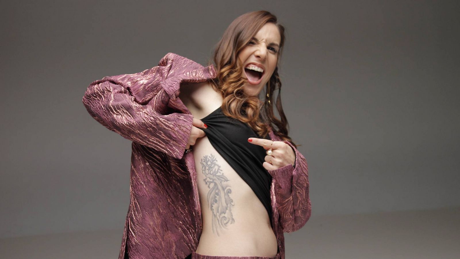 Inés Hernand en Gen Playz tatuajes