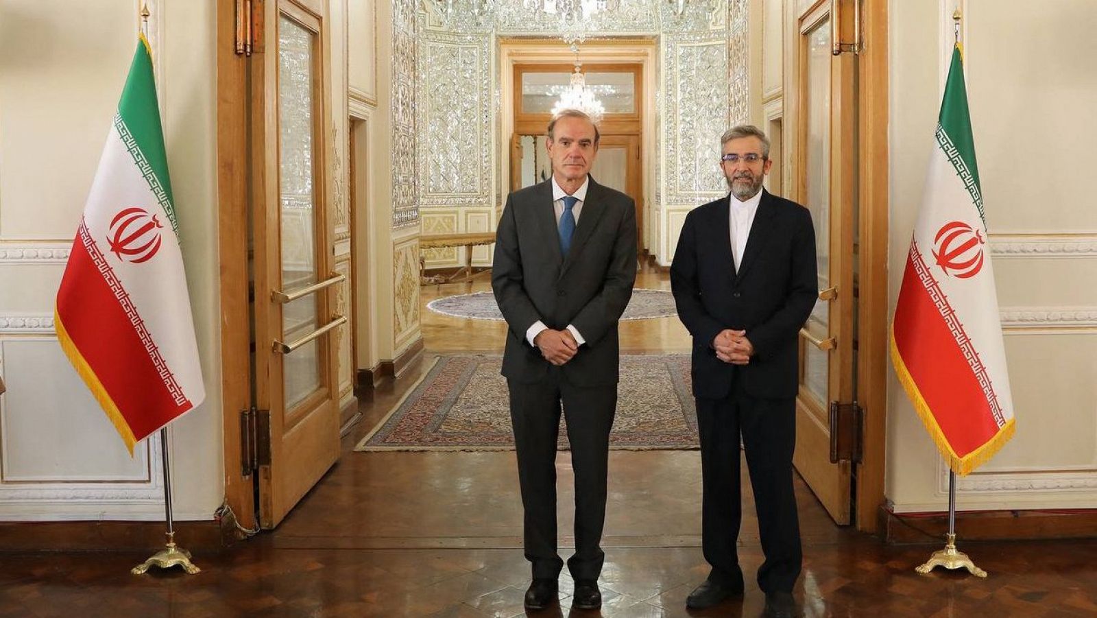 El viceministro de Asuntos Exteriores iraní Ali Bagheri (d) y el secretario general adjunto del SEAE, Enrique Mora (i)