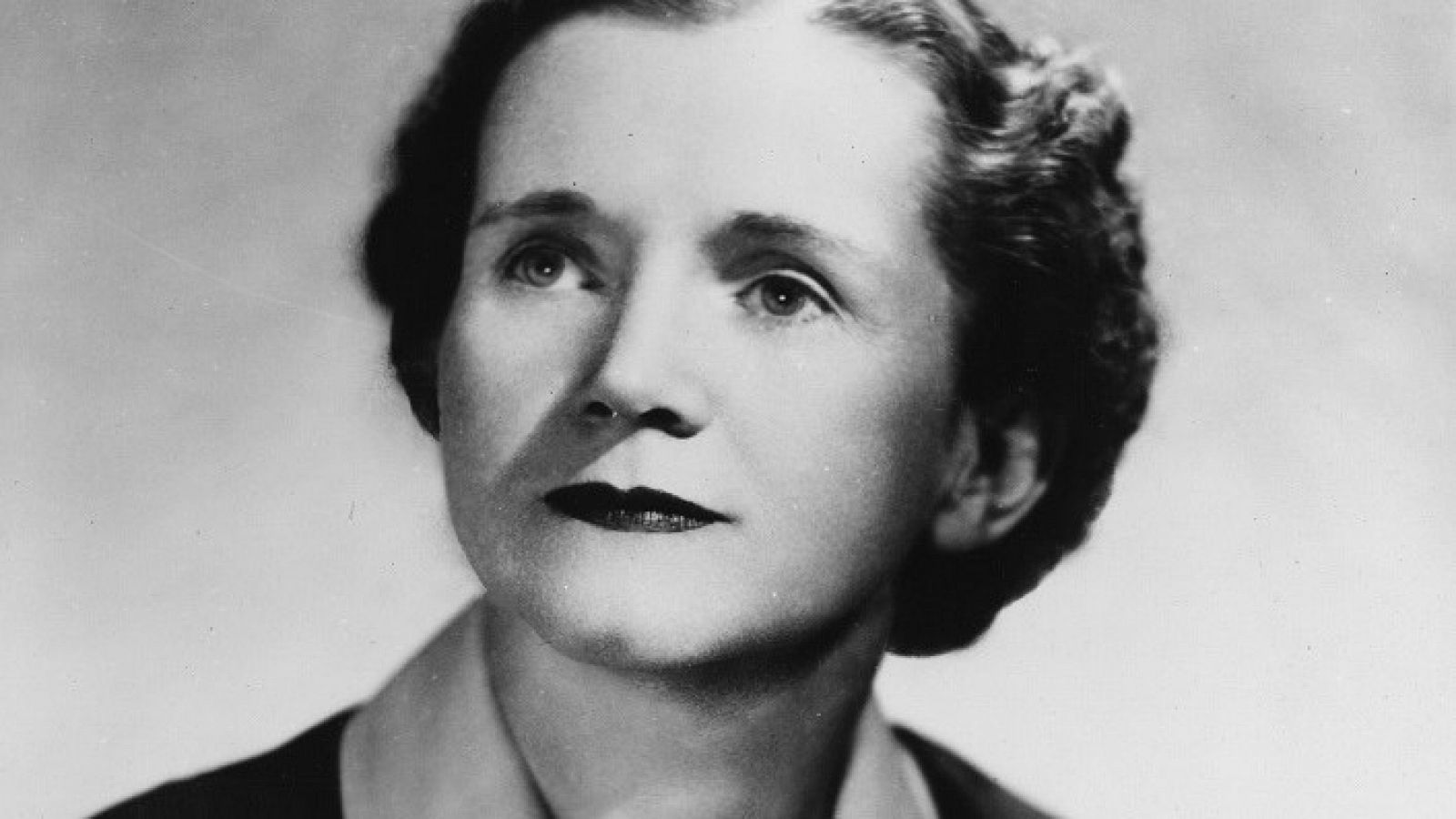 La bióloga Rachel Carson
