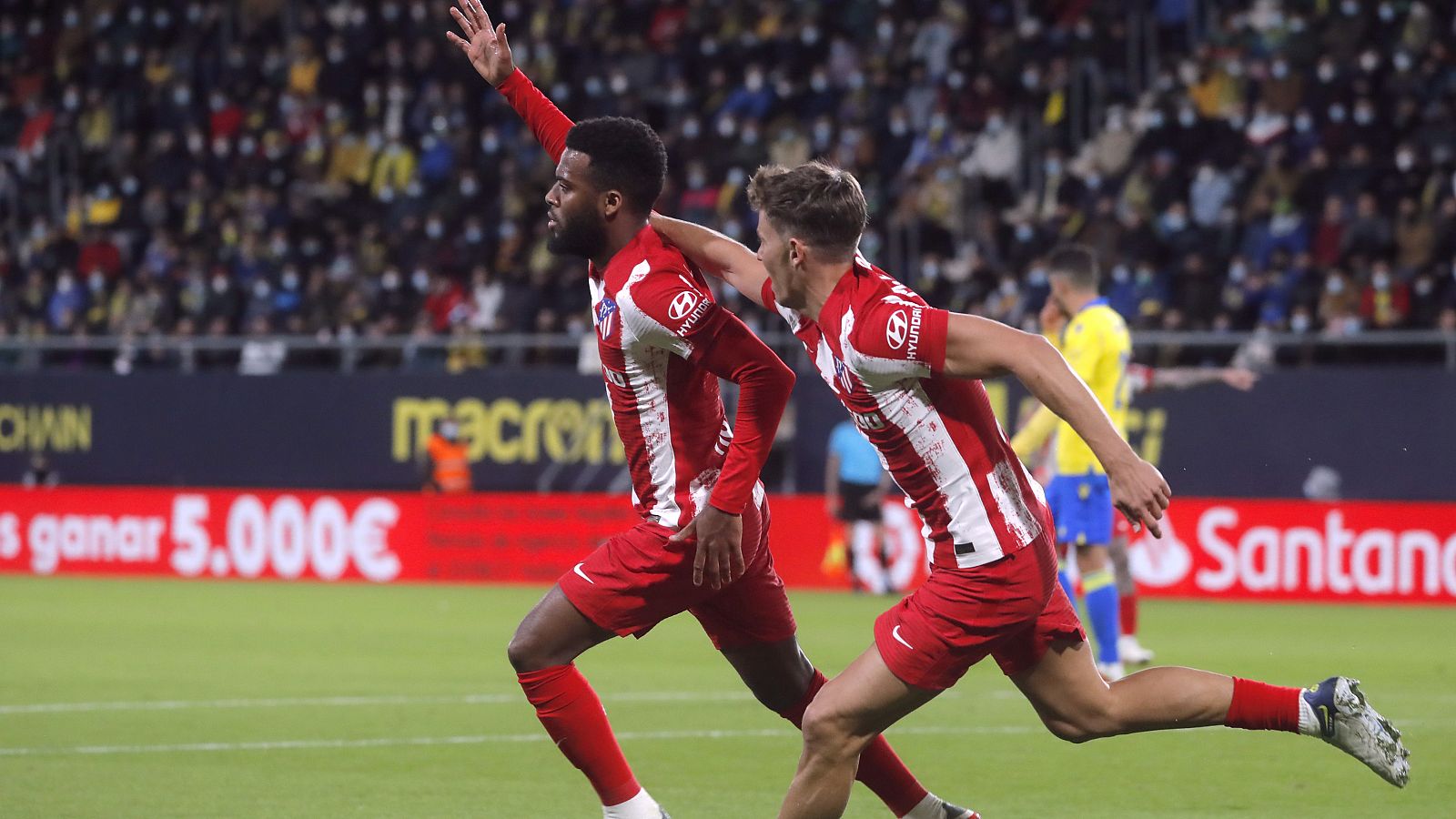Lemar celebra el primer gol del Atlético en el Nuevo Mirandilla.