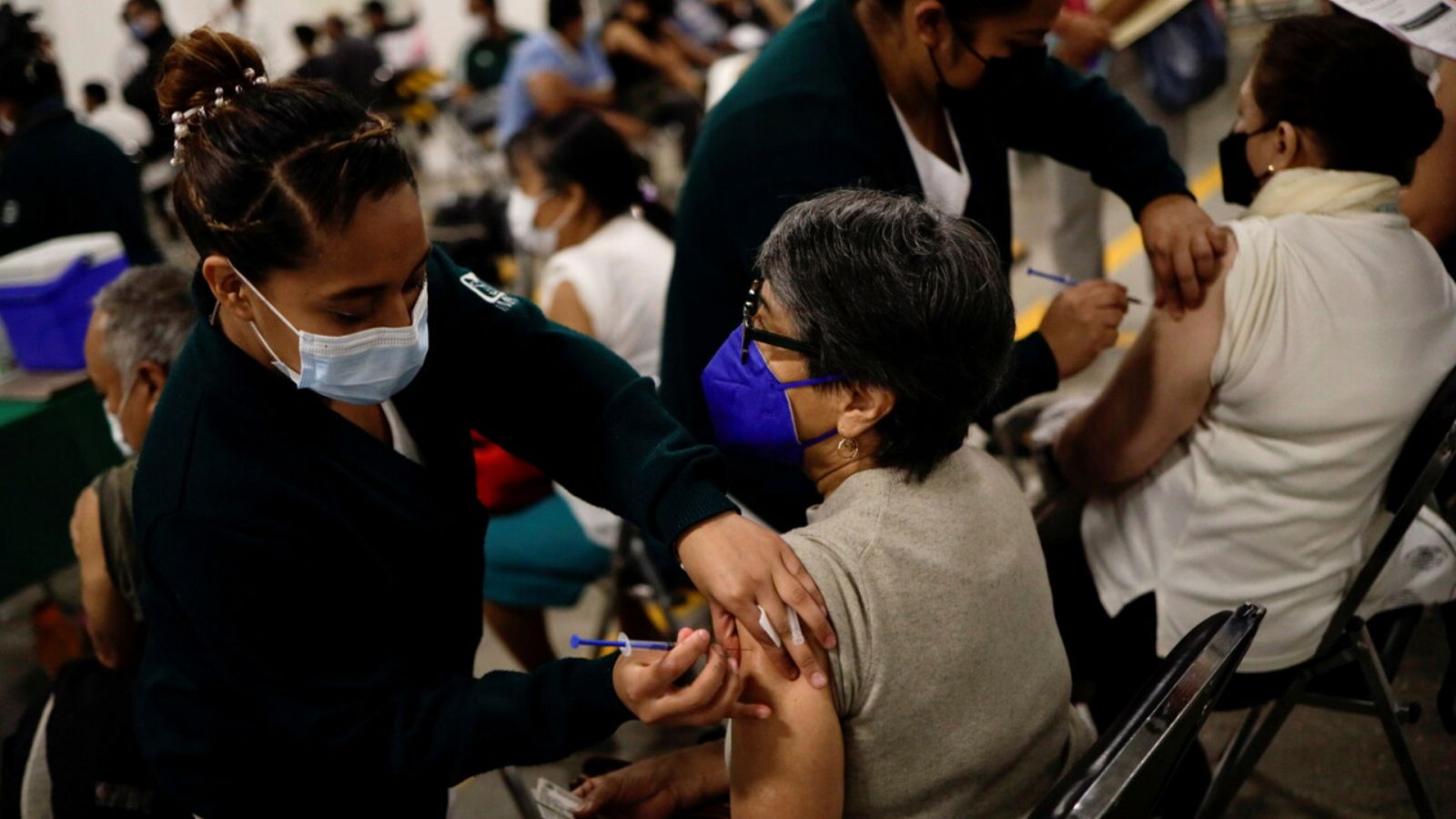 Vacunación contra la COVID-19 en México. REUTERS/LUIS CORTES