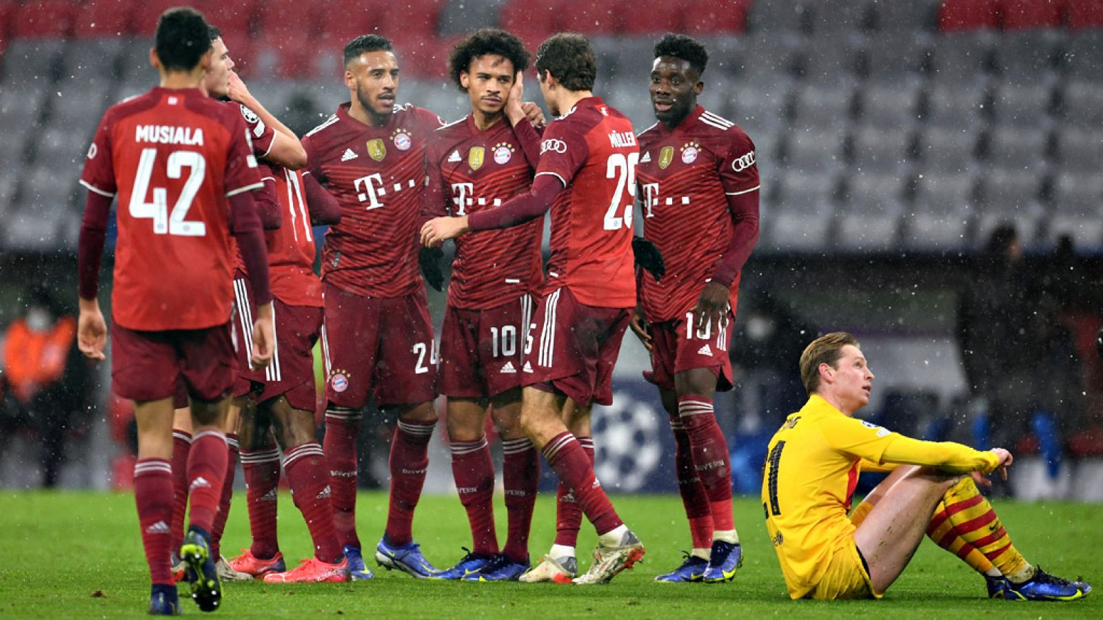 Los jugadores del Bayern de Múnich celebran un gol frente al FC Barcelona.