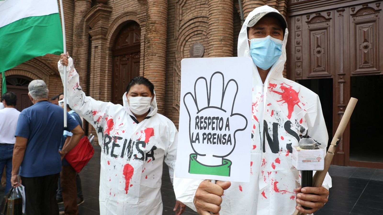 Archivo: Periodistas bolivianos protestan en La Paz para pedir la investigación sobre el secuestro y tortura que sufrieron siete trabajadores de medios de comunicación. EFE/ Juan Carlos Torrejon