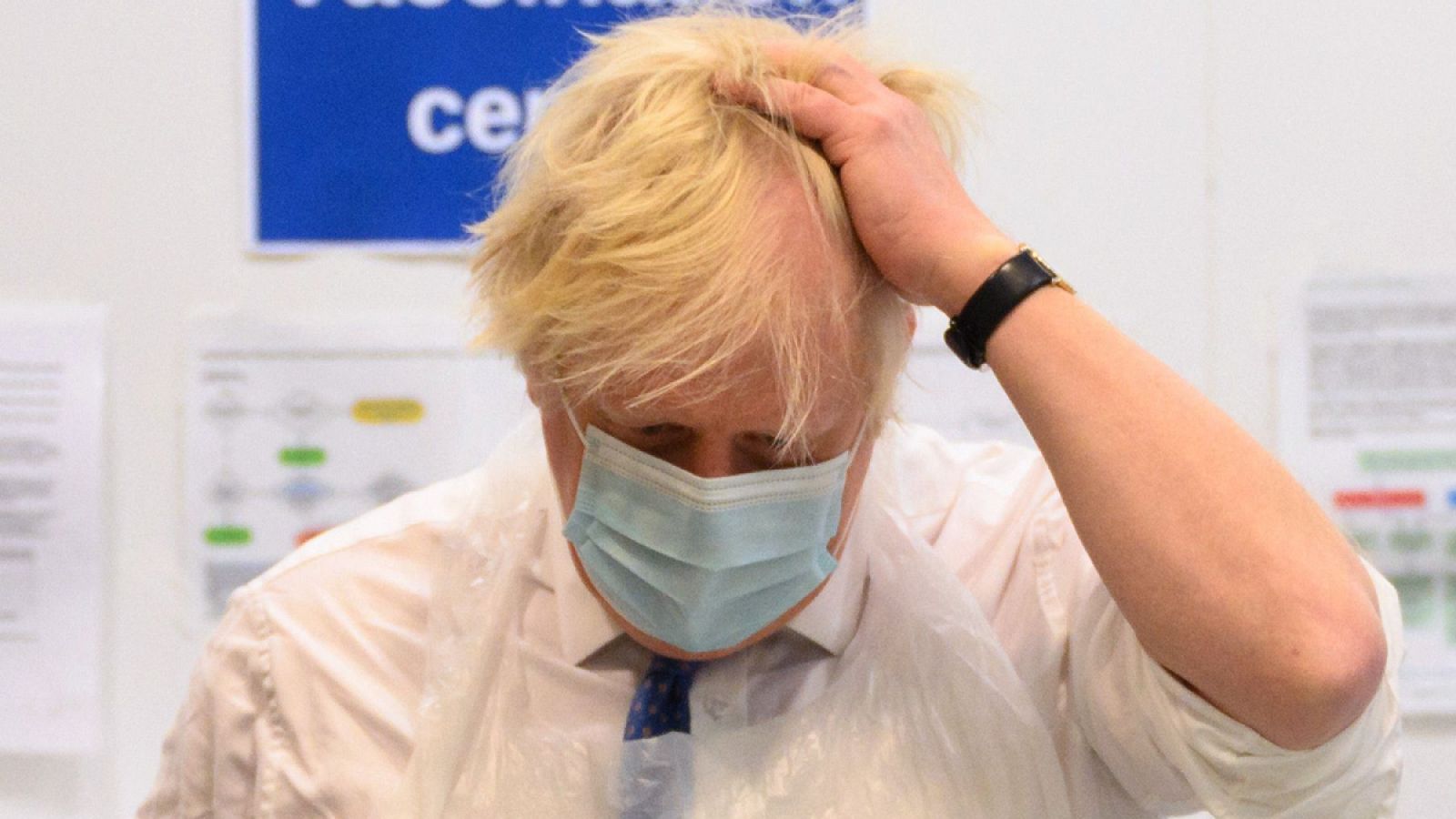 El primer ministro británico, Boris Johnson, en una visita a un centro de vacunación el pasado 16 de diciembre.