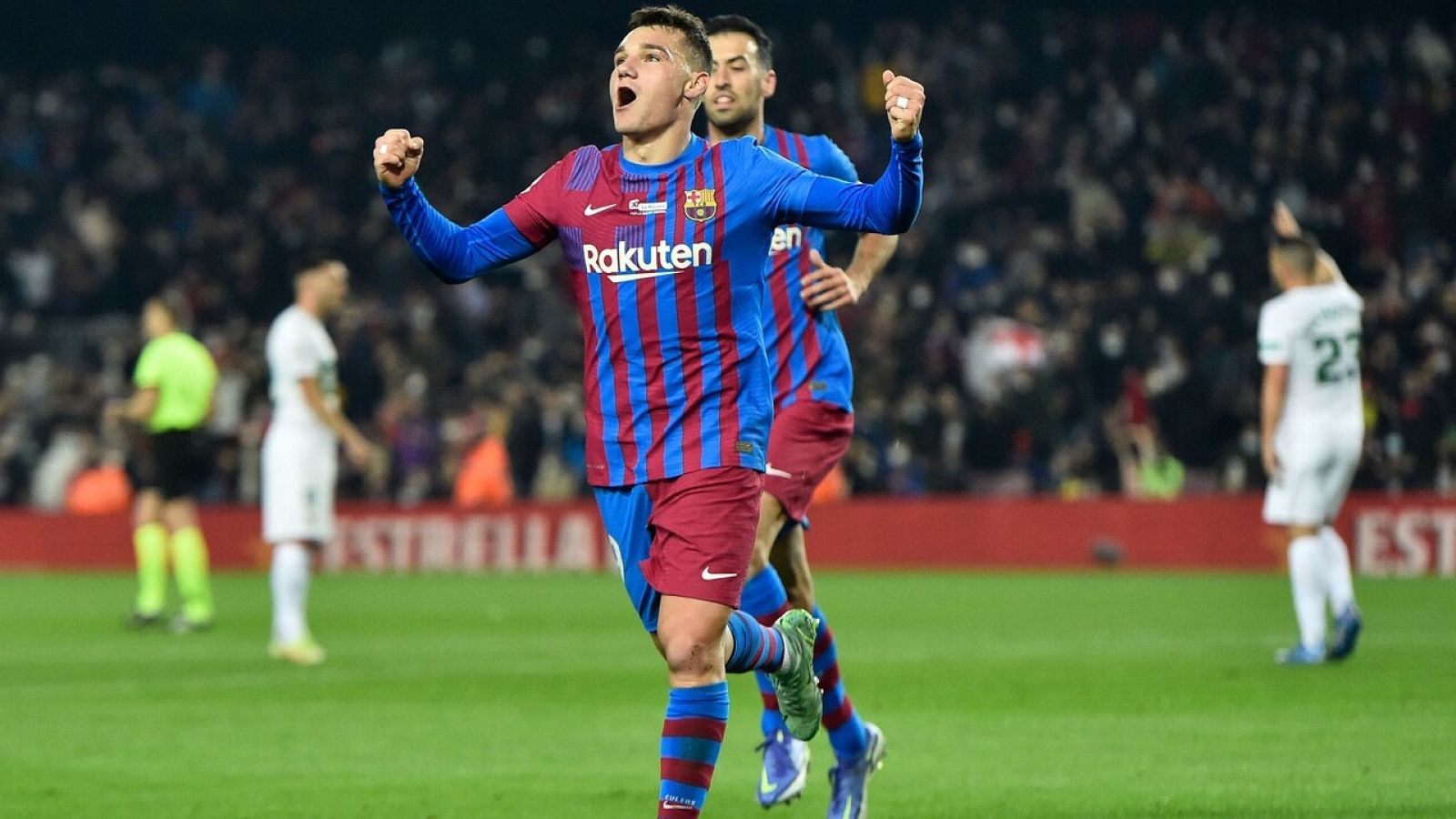 Ferrán Jutglà celebra su gol ante el Elche.