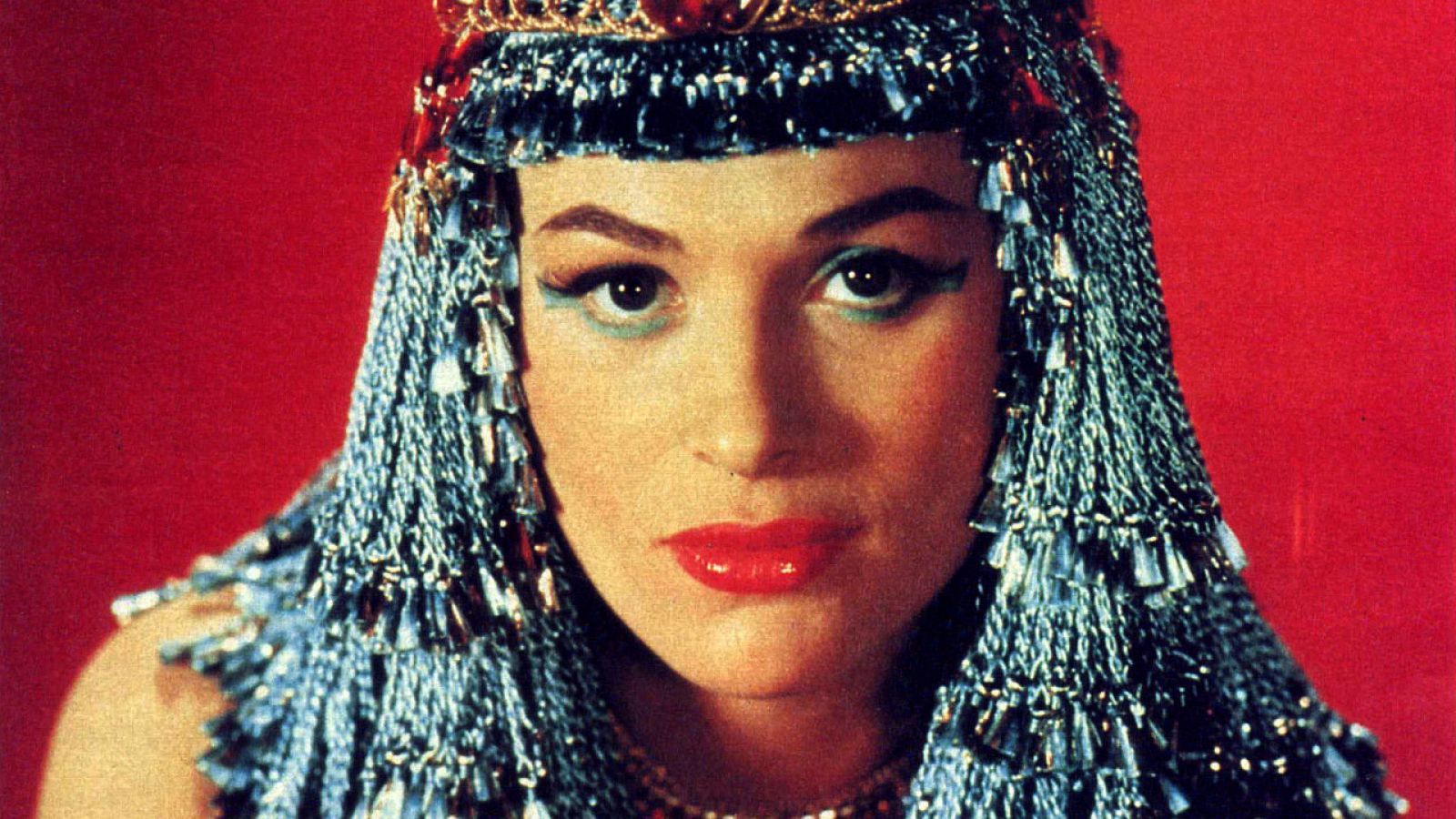 Bella Darvi como Nefer en 'Sinhué, el egipcio'