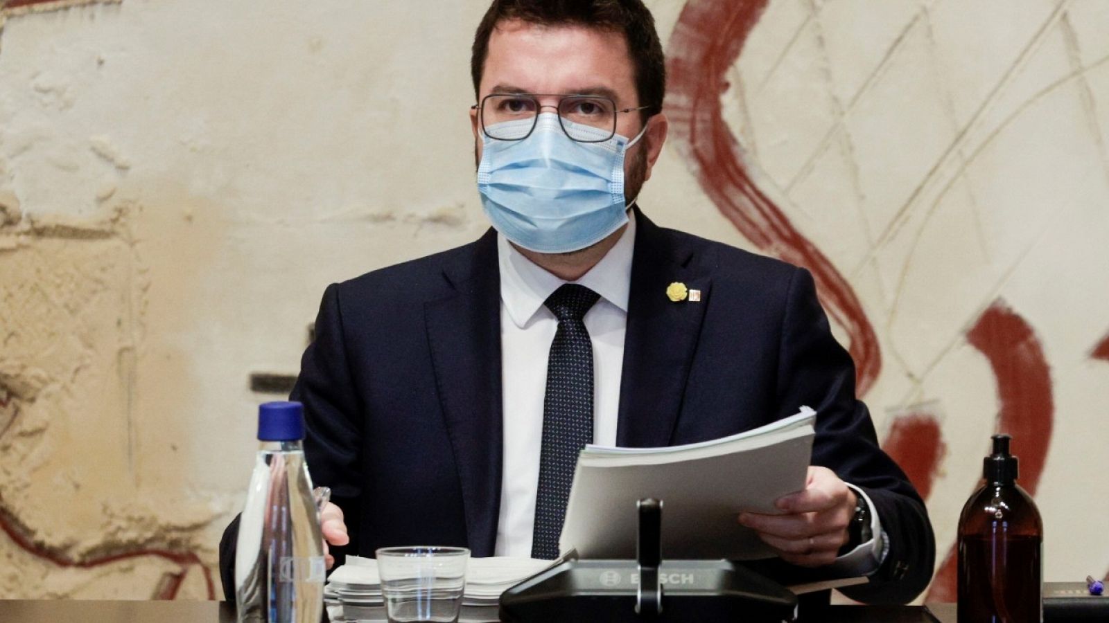 Pere Aragonès durant la reunió setmanal del Govern que se celebra per a abordar l'augment de contagis de covid-19