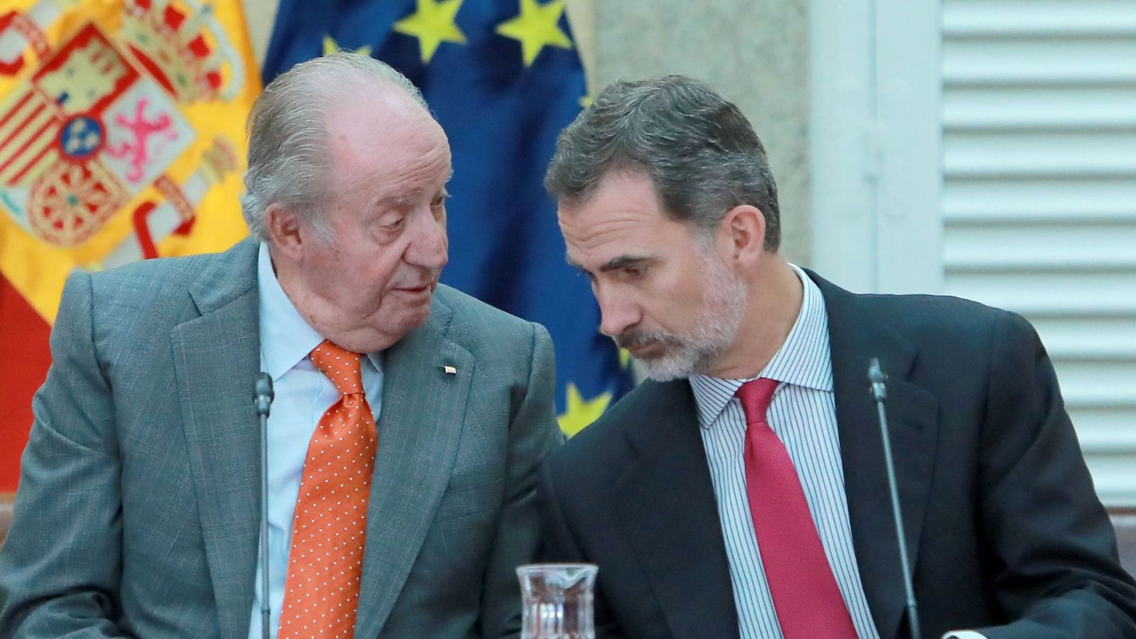 Juan Carlos I y Felipe VI, en una imagen de archivo tomada en mayo de 2019.