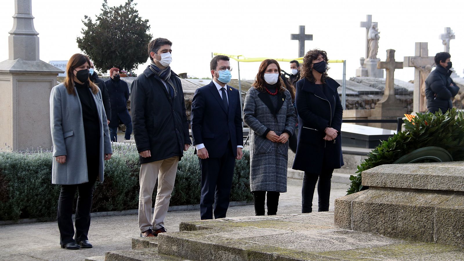 La plana major del Govern assisteix a l'ofrena floral a la tomba de Francesc Macià | ACN