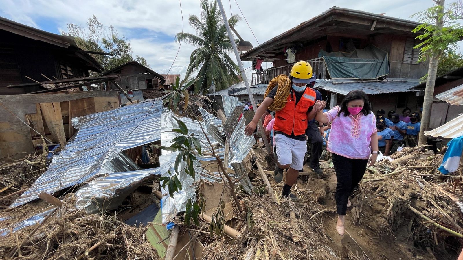 Una foto del pasado 21 de diciembre muestra los efectos del tifón Rai en la ciudad de Bais, en Filipinas