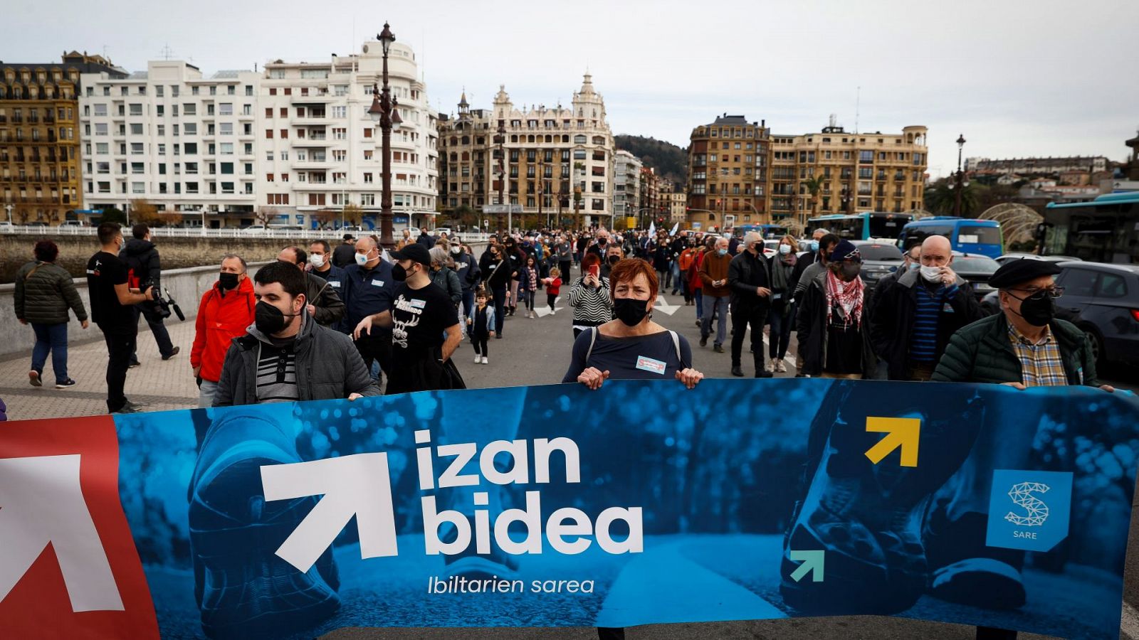 La red de apoyo a los presos de ETA Sare en una marcha ciclista desde la cárcel de Martutene hasta los juzgados de San Sebastián