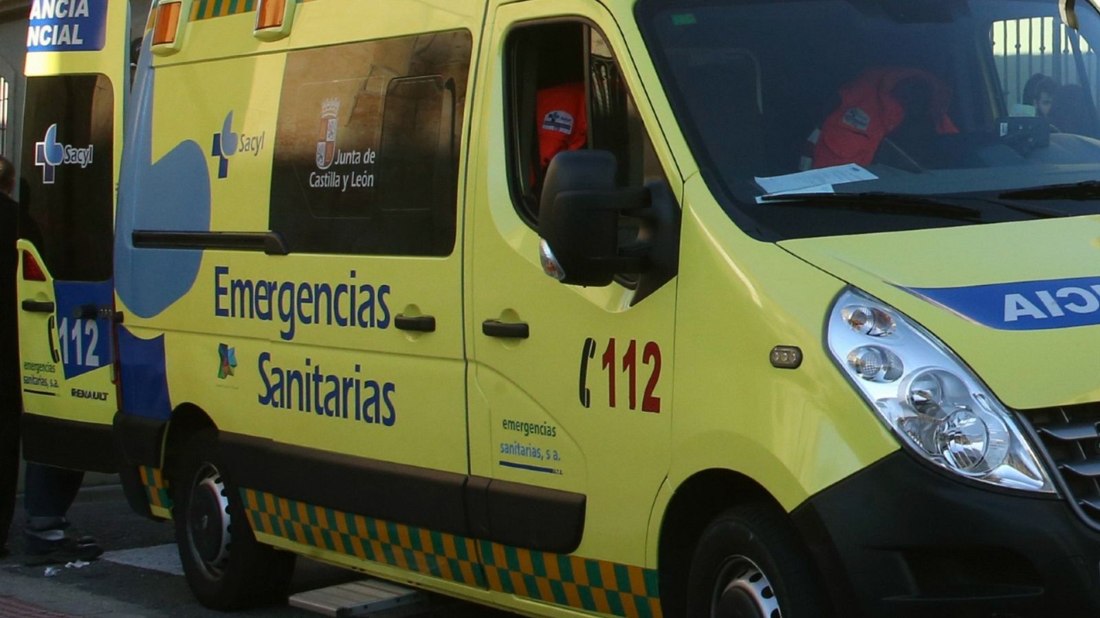 Imagen de archivo de una ambulancia de Emergencias de Castilla y León