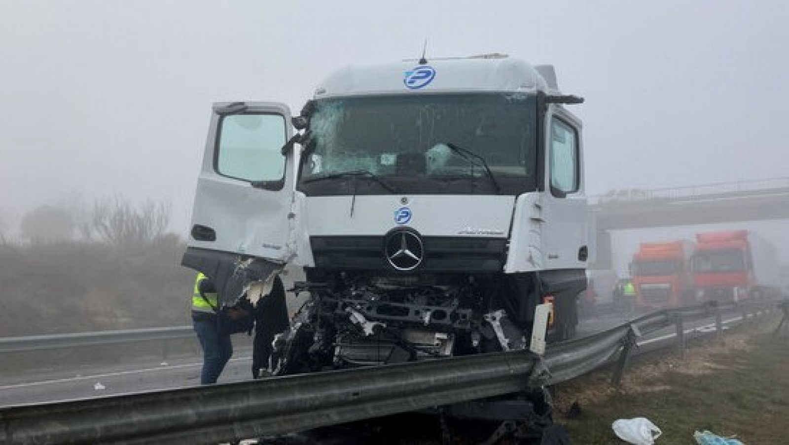 Un dels camions implicats en l'accident múltiple del 31 de desembre a l'AP-2, a Castelldans (Garrigues)