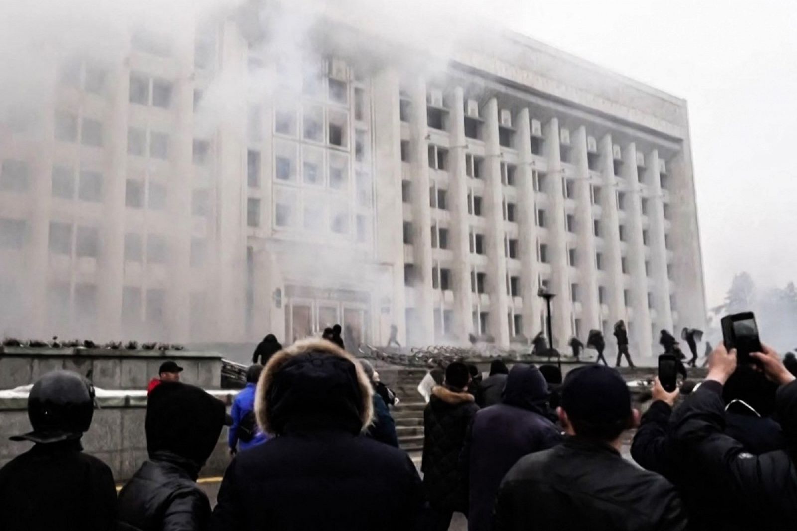 Varios manifestantes irrumpen en el ayuntamiento de Almaty, en Kazajistán