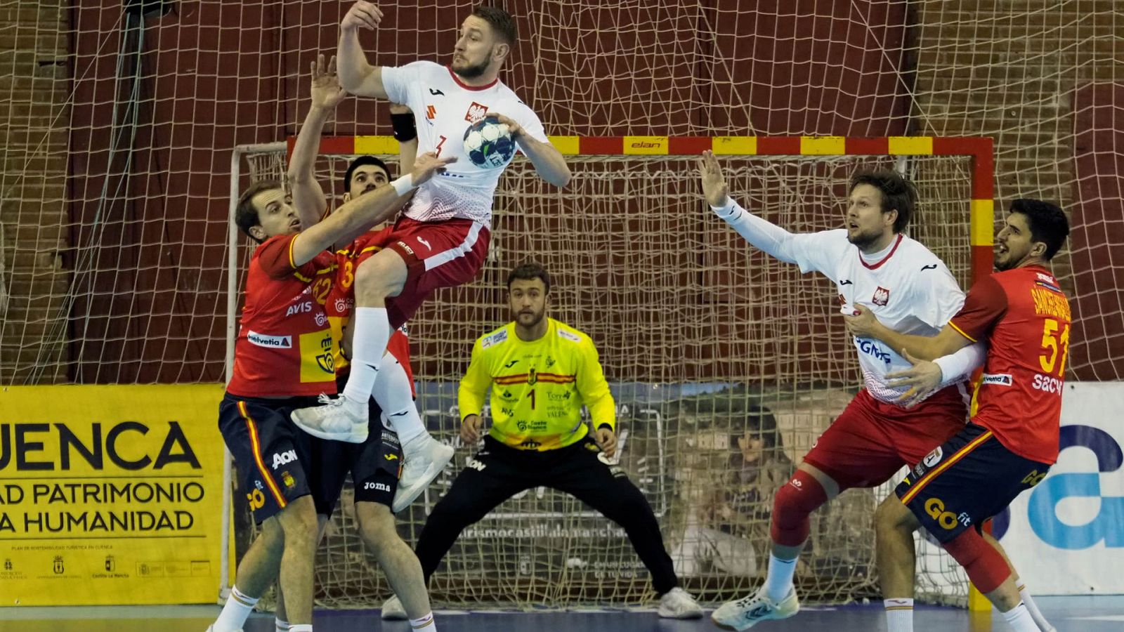 Un momento del partido de balonmano entre España y Polonia dentro del Torneo Internacional España 2022 que se disputa en Cuenca.