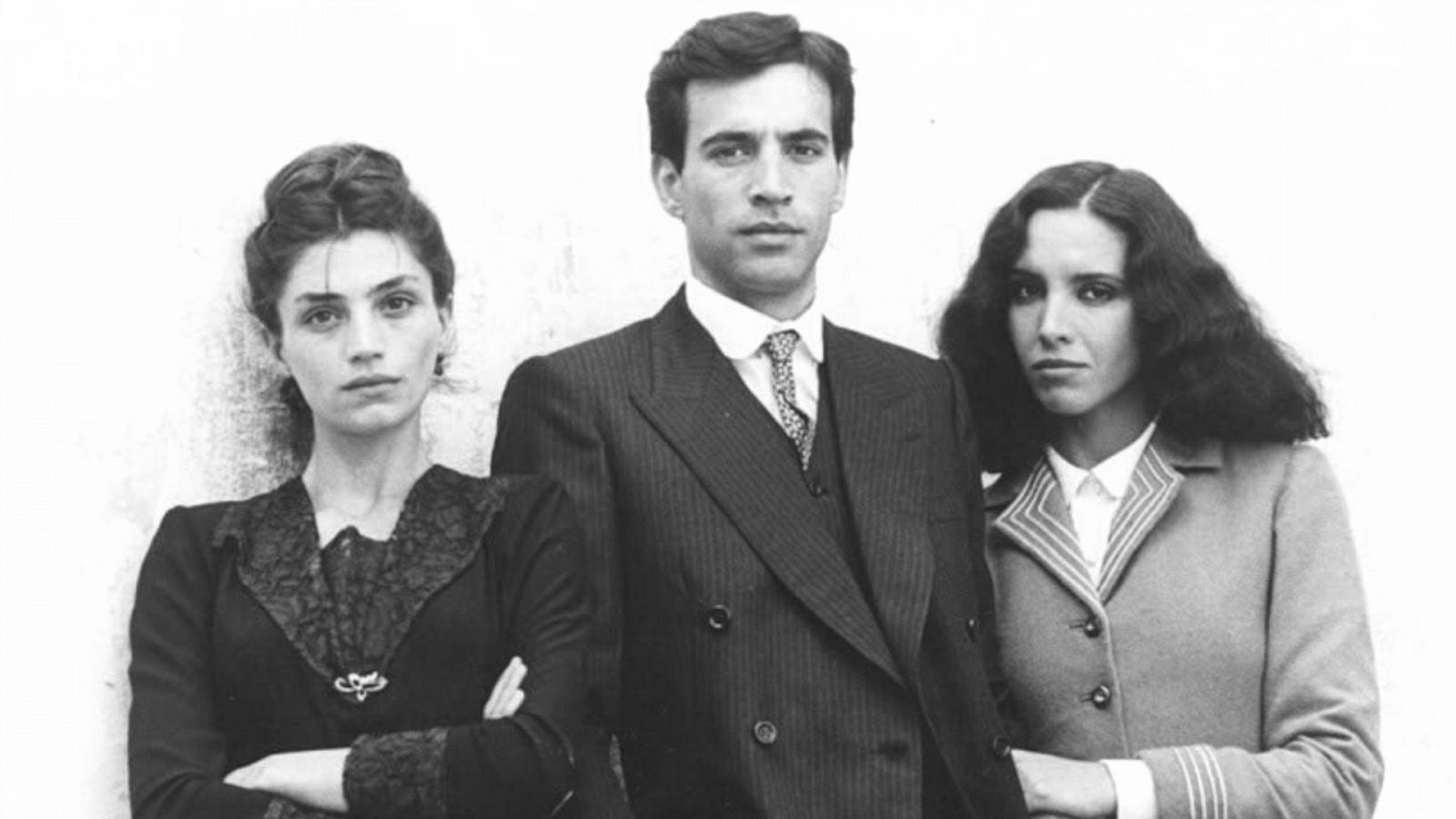 Angela Molina, Imanol Arias y Ana Belén en 'Demonios en el jardín' (1982)