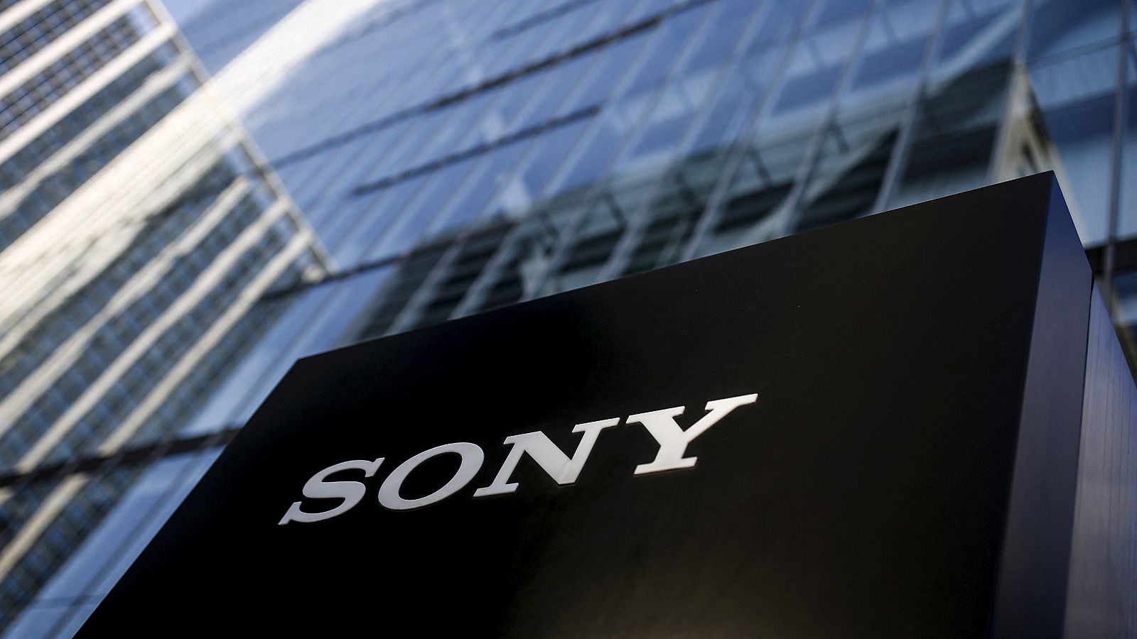 Logo de Sony en la sede de la compañía, en Tokio.