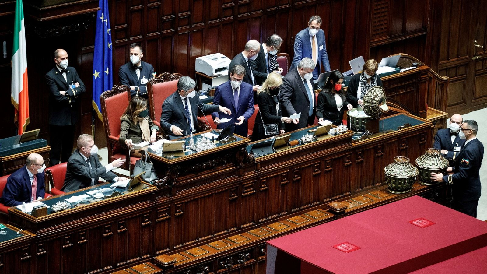 Recuento de votos en la Cámara de los Diputados italiana, durante la primera jornada de votación del presidente de Italia