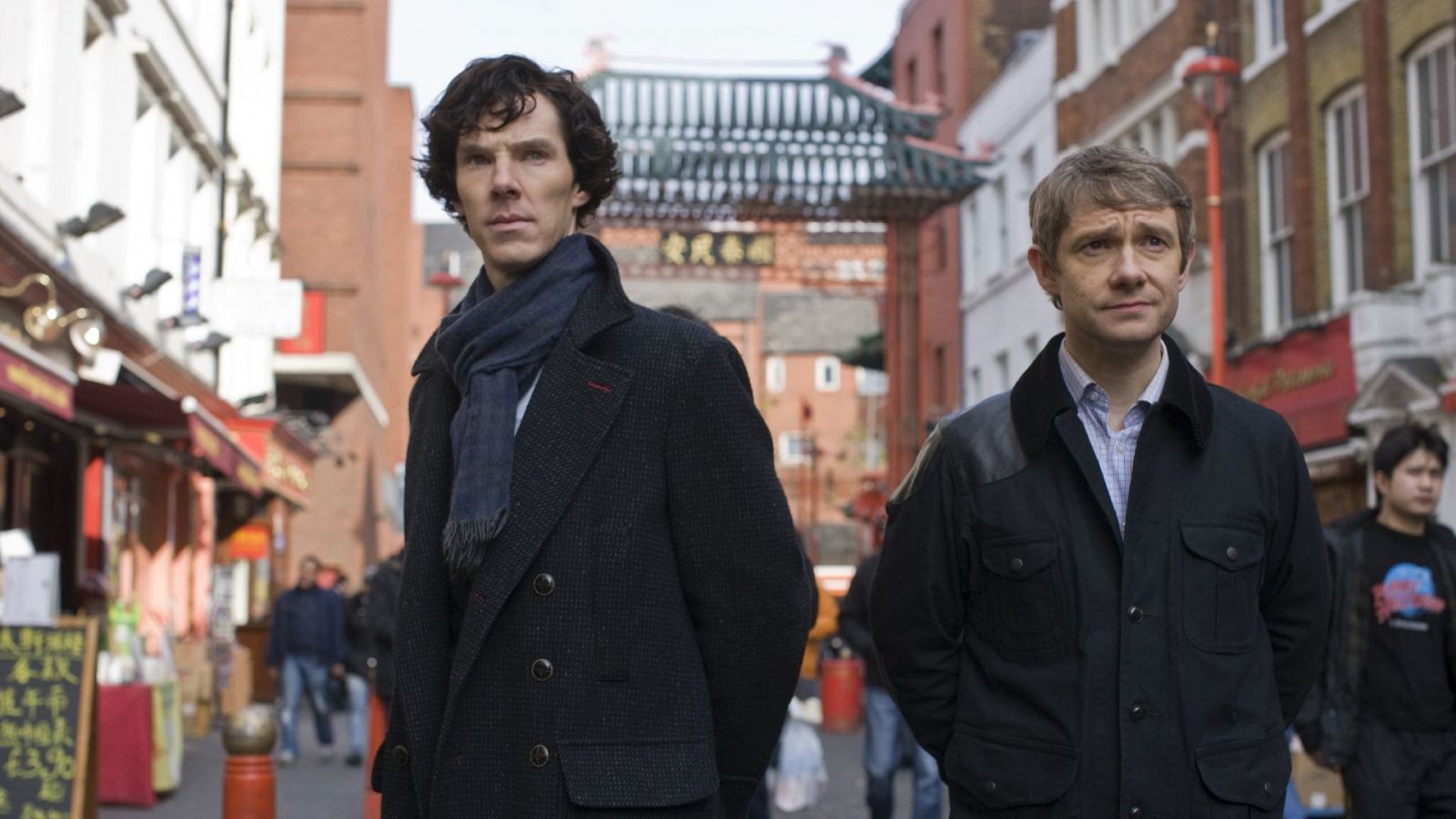 Benedict Cumberbatch y Martin Freeman son Sherlock y Watson en la miniserie "Sherlock"