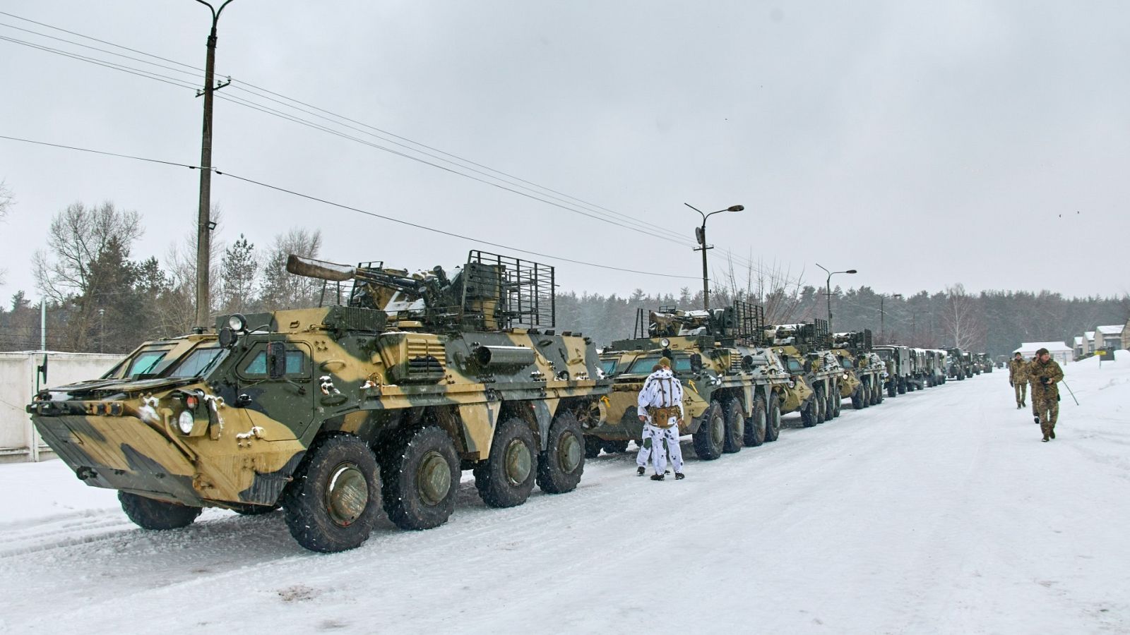 Imagen de tanques desplegados en la frontera de Ucrania con Rusia