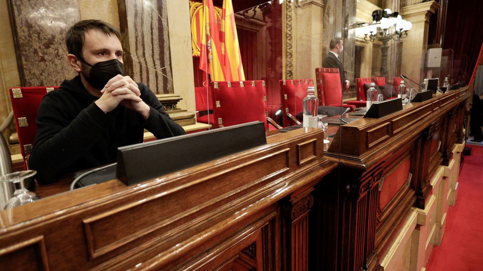Pau Juvillà, al inicio de un Pleno en el Parlament