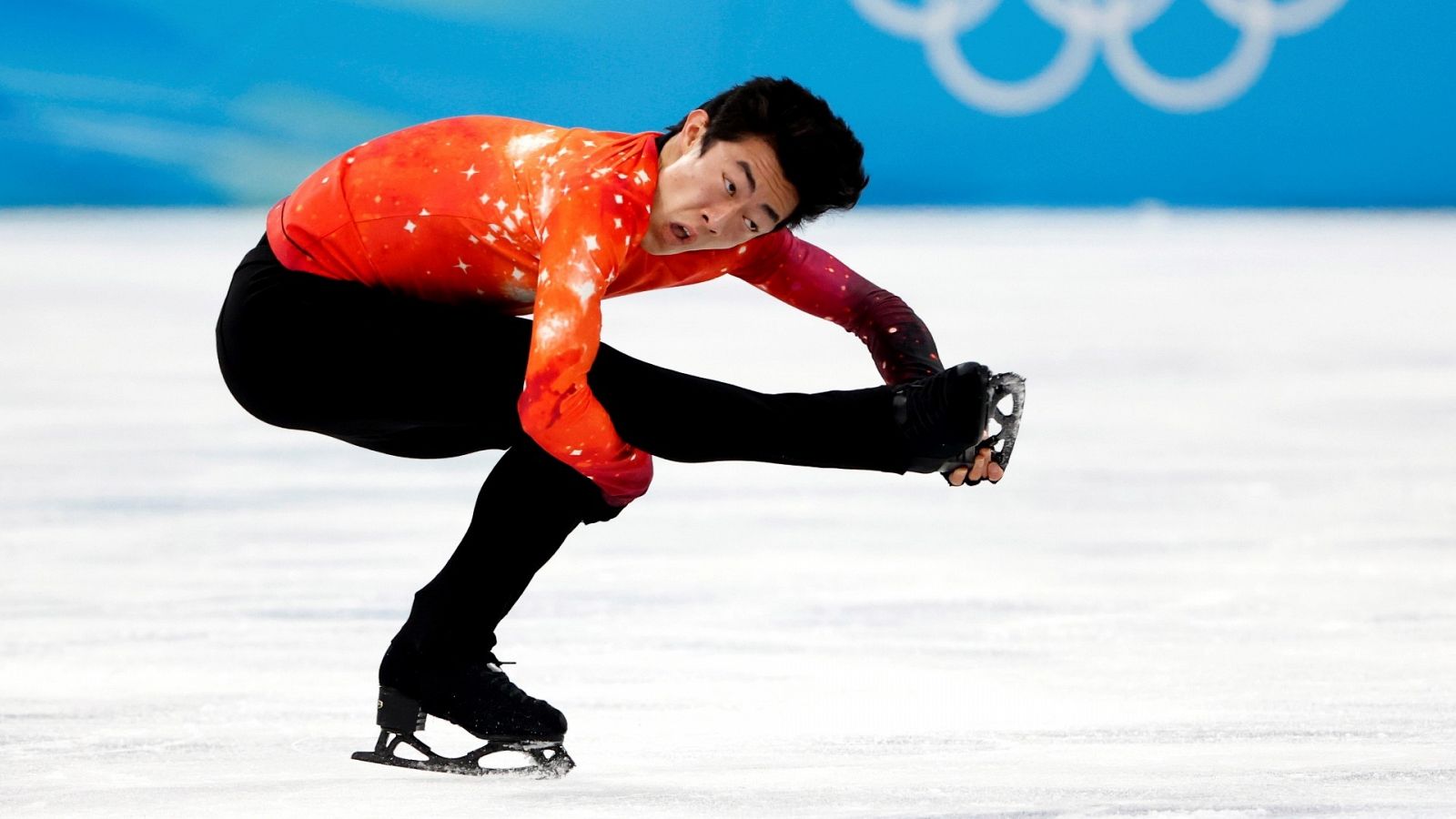 Nathan Chen durante su actuación en Pekín 2022 con la que ha ganado el oro en patinaje masculino