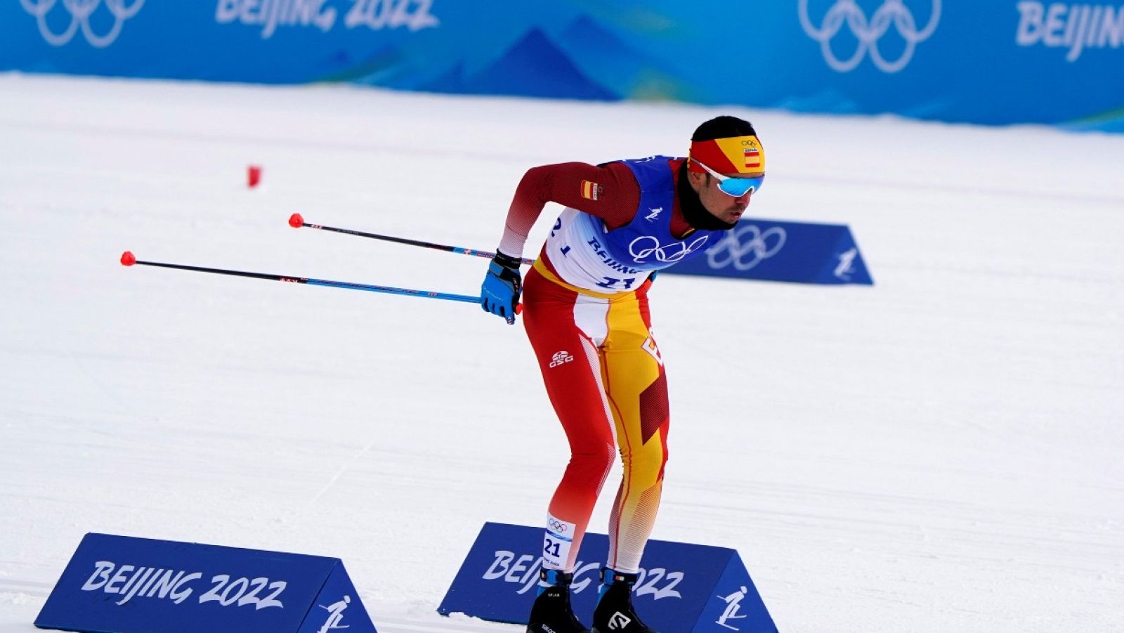Imagen del esquiador español Imano Rojo en los 15km de Pekín 2022.