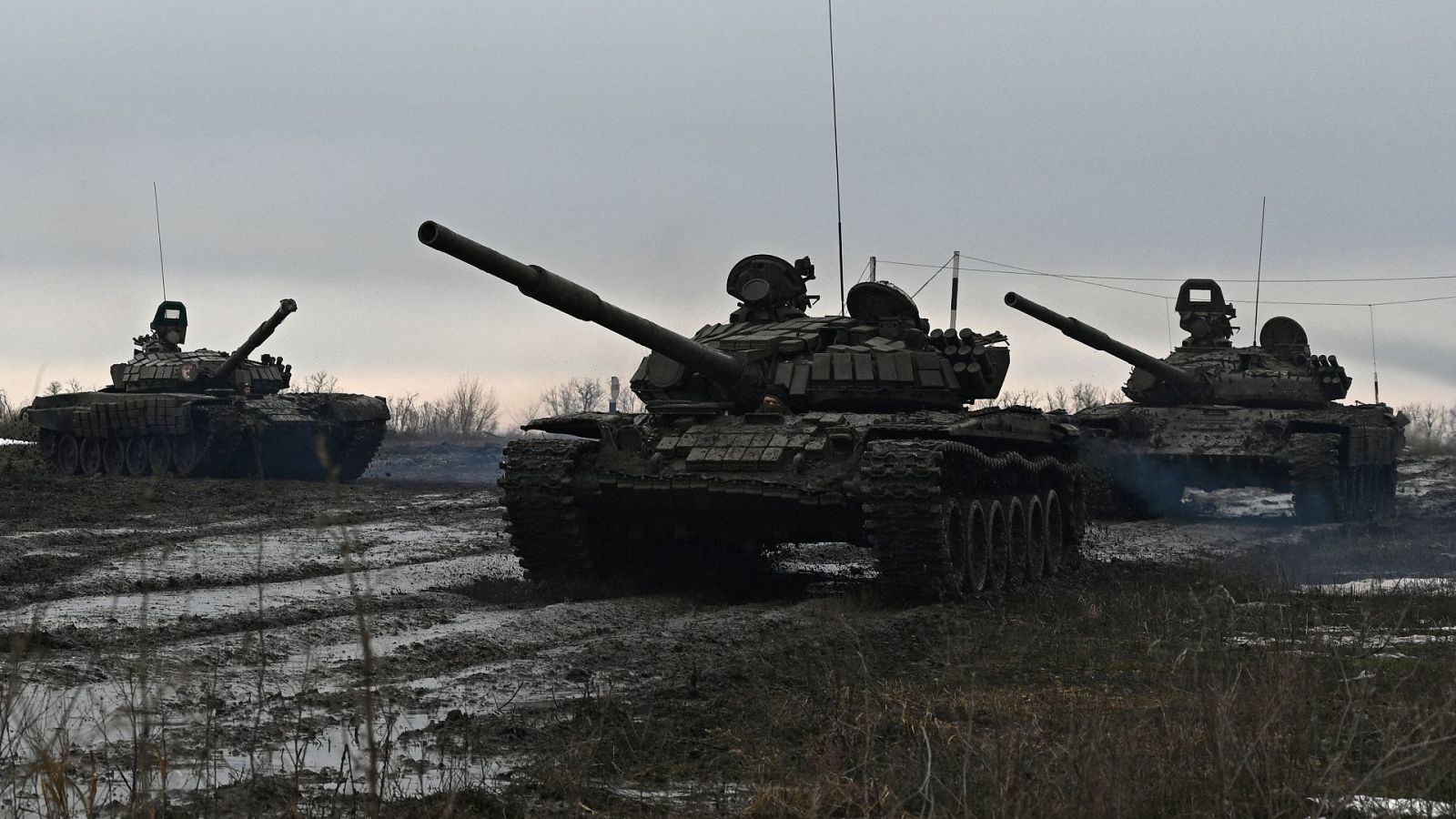 Tanques rusos realizan maniobras en la región de Rostov, en Rusia