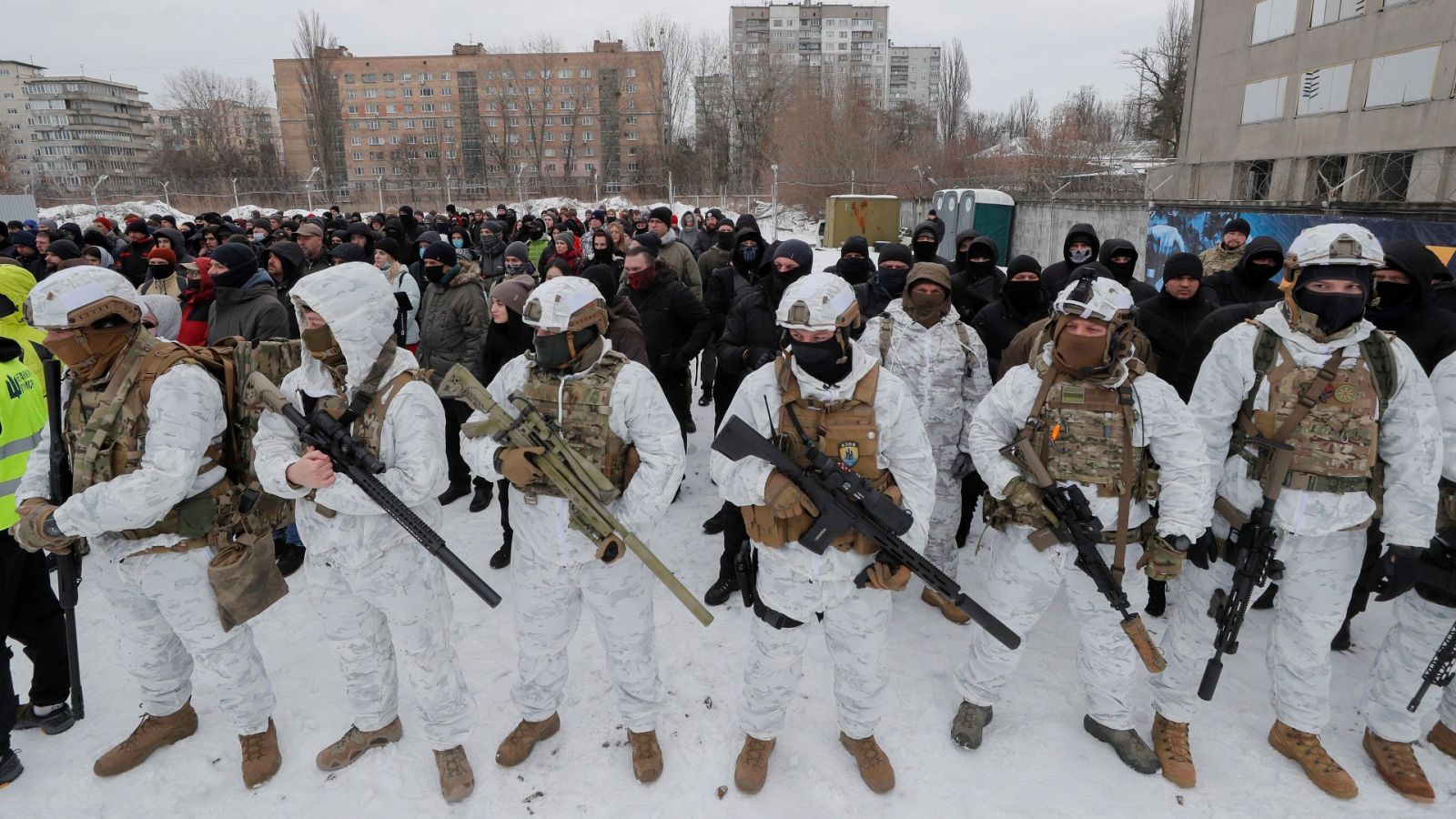 Conflicto de Rusia y Ucrania, ucranianos atienden a un entrenamiento militar para civiles en Kiev