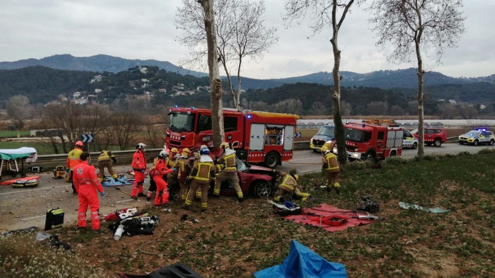 Un mort i tres ferits a la carretera de Valldoriolf, a Vilanova del Vallès | BOMBERS GENERALITAT