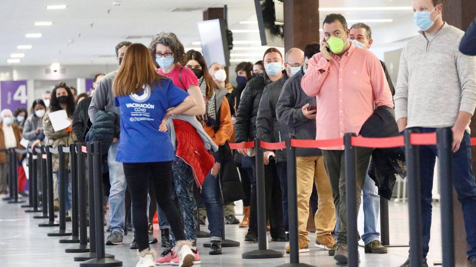 Zona de vacunación contra la COVID-19 en el hospital de Lugo