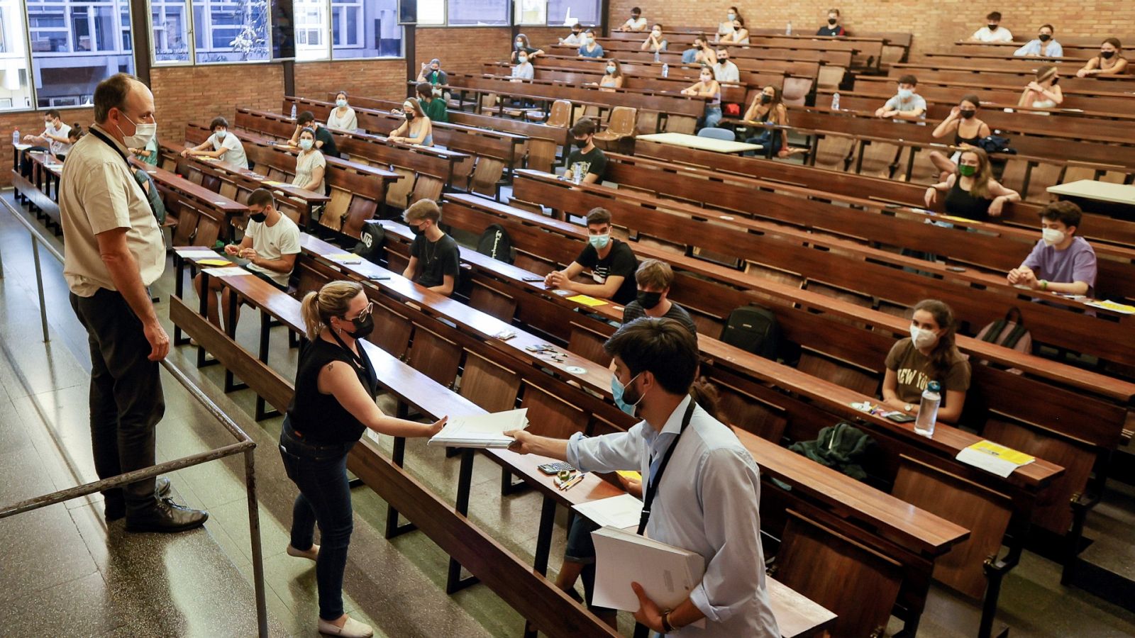 Estudiantes en las pruebas de acceso a la universidad en Barcelona