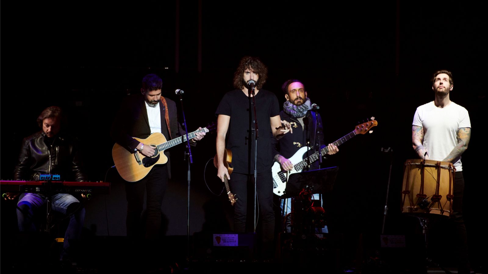 El grupo Izal durante su actuación en el concierto solidario 'Más fuertes que el volcán' celebrado en el Wizink Center de Madrid