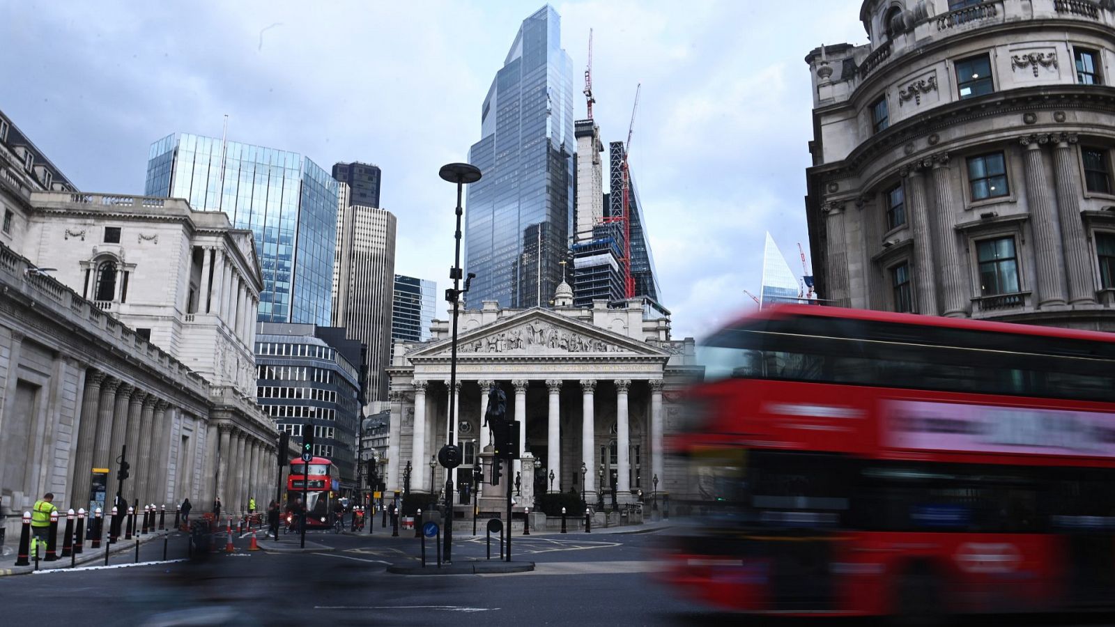 Vista del Banco de Inglaterra y del distrito financiero en la City de Londres