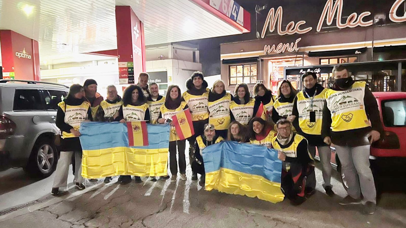 Voluntarios de 'Convoy esperanza', justo antes de salir rumbo a Polonia.