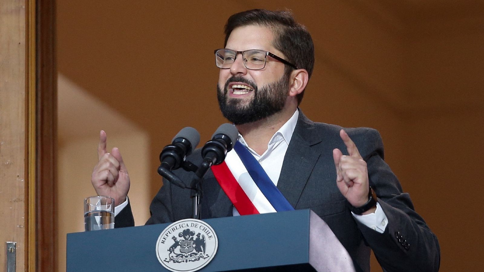 Gabriel Boric pronunciado un discurso en el Palacio de La Moneda tras asumir la Presidencia de Chile.