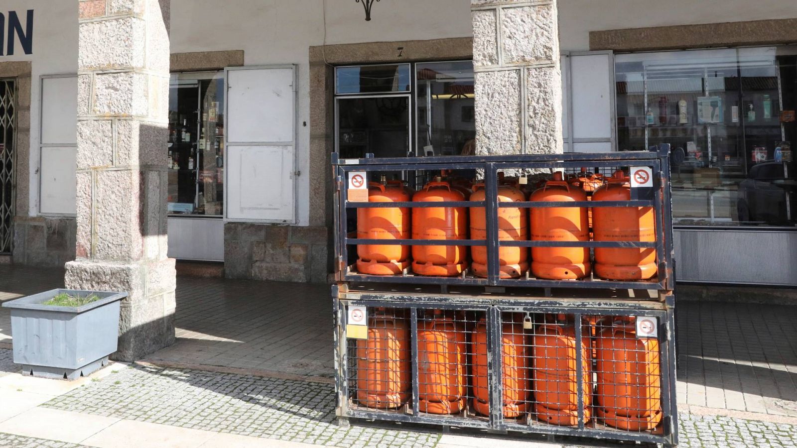Imagen de una tienda de bombonas de gas en Fuentes de Oñoro, en Salamanca